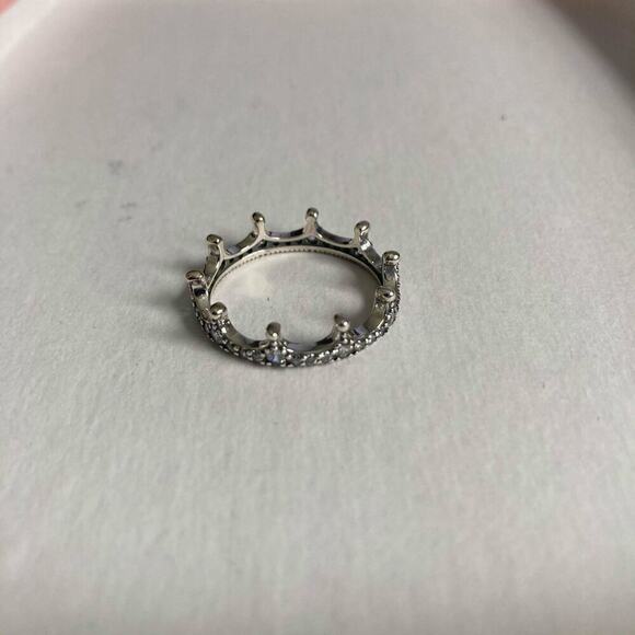 Size 8 Clear Sparkling Crown Silver Ring - Picture 4 of 8